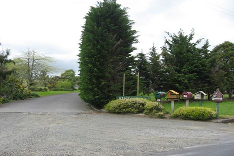 Photo of property in 63 Motu Road, Kumeu, 0891