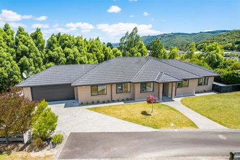 Photo of property in 6 Jade Crescent, Timberlea, Upper Hutt, 5018