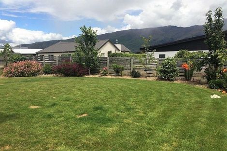 Photo of property in 9 Centre Crescent, Wanaka, 9305
