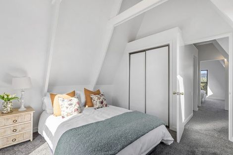 Photo of property in 117 Gloaming Hill, Titahi Bay, Porirua, 5022