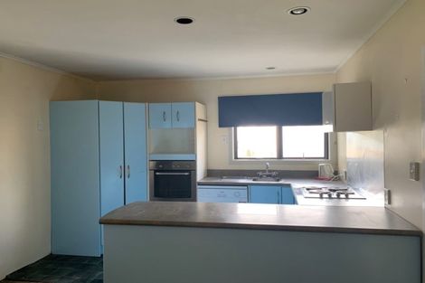 Photo of property in 9 Ward Crescent, Te Atatu Peninsula, Auckland, 0610