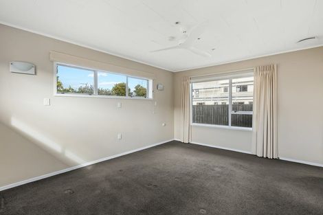 Photo of property in 15 Taikata Road, Te Atatu Peninsula, Auckland, 0610