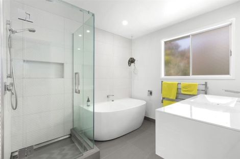 Photo of property in 20 Oak Avenue, Paremata, Porirua, 5024