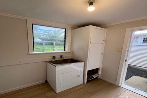 Photo of property in 15 Pine Avenue, Henderson, Auckland, 0612