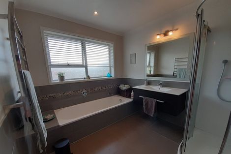 Photo of property in 44 Nevada Drive, Merrilands, New Plymouth, 4312