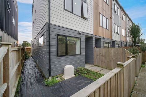 Photo of property in 12/9 Schnapper Rock Road, Greenhithe, Auckland, 0632