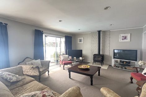Photo of property in 607 Beach Road, Rothesay Bay, Auckland, 0630