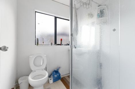 Photo of property in 2/6 Eulogy Place, Randwick Park, Auckland, 2105