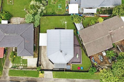 Photo of property in 2 Hanui Place, Massey, Auckland, 0614