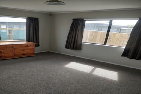 Photo of property in 25 Kahukura Avenue, Waitarere Beach, Levin, 5510