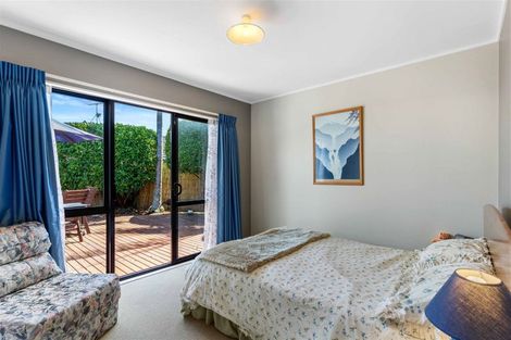 Photo of property in 28 Scarlet Oak Drive, Schnapper Rock, Auckland, 0632