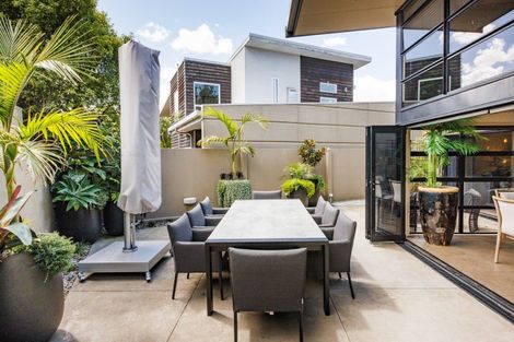 Photo of property in 143 Victoria Avenue, Hokowhitu, Palmerston North, 4410