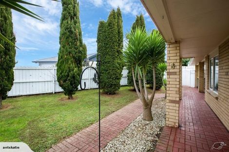 Photo of property in 11 Rosemead Place, Randwick Park, Auckland, 2105