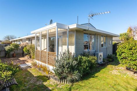 Photo of property in 8a Tamarisk Place, Parklands, Christchurch, 8083