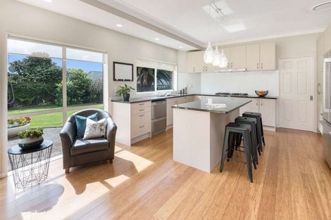 Photo of property in 5 Pintner Place, Somerville, Auckland, 2014
