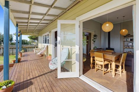 Photo of property in 34 Manga-pirau Street, Waikawa Beach, Manakau, 5573