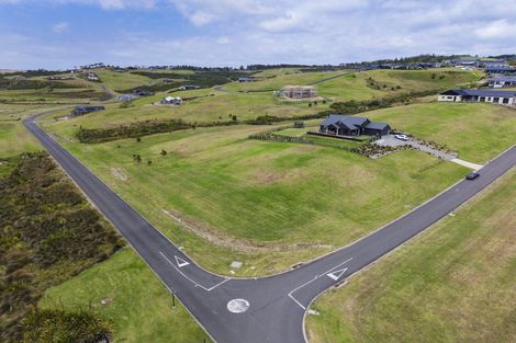 Photo of property in 2 Taha Puke Road, Okura Bush, Silverdale, 0794