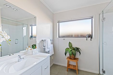 Photo of property in 34a Clemow Road, Fitzroy, New Plymouth, 4312