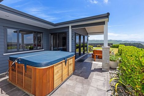 Photo of property in 2 Manapouri Lane, Aotea, Porirua, 5024