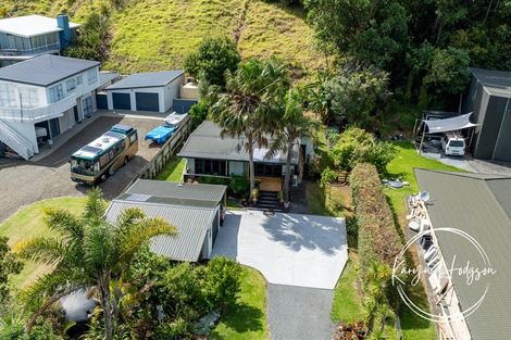 Photo of property in 10 Regent Street, Whakapirau, Maungaturoto, 0583