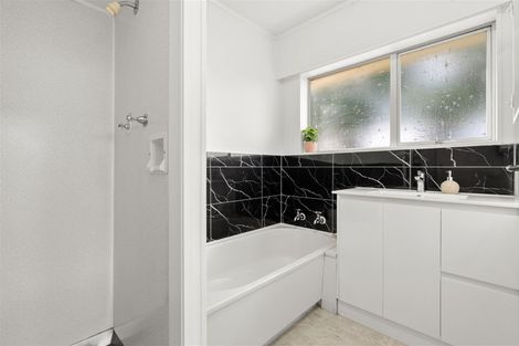 Photo of property in 25b Sunnypark Avenue, Rosehill, Papakura, 2113