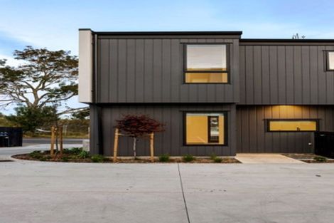 Photo of property in 8/79 Edmonton Road, Henderson, Auckland, 0612