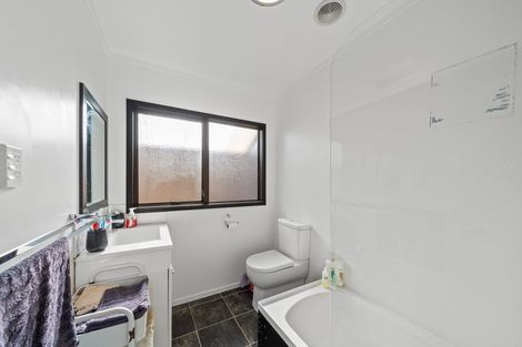 Photo of property in 2/52 Athlone Crescent, Avalon, Lower Hutt, 5011