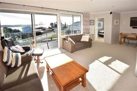 Photo of property in 1 Tindalls Bay Road, Tindalls Beach, Whangaparaoa, 0930