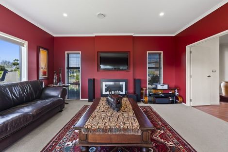 Photo of property in 5 Links Drive, Waiwhakaiho, New Plymouth, 4312