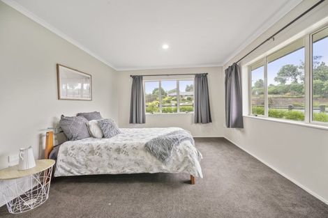 Photo of property in 1 Frank Knight Place, Waiuku, 2123