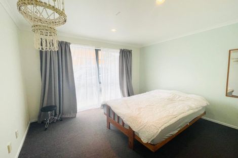 Photo of property in 70a Hobsonville Road, West Harbour, Auckland, 0618