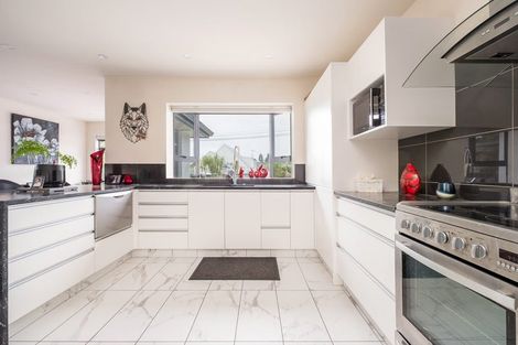 Photo of property in 2 Whaka Terrace, Huntsbury, Christchurch, 8022