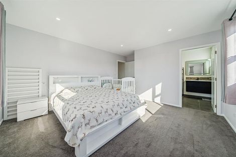 Photo of property in 32 Castletown Street, Wallaceville, Upper Hutt, 5018