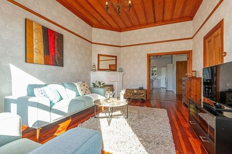 Photo of property in 19 Alfred Street, Roslyn, Palmerston North, 4414