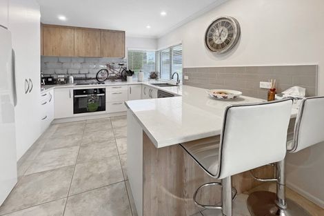 Photo of property in 8a Hauraki Crescent, Pinehill, Auckland, 0632