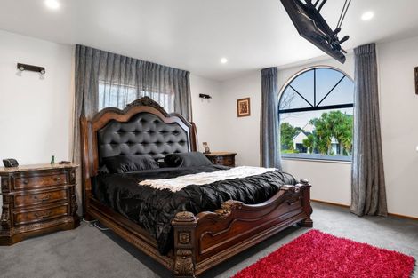 Photo of property in 8 Taylor Place, Merrilands, New Plymouth, 4312