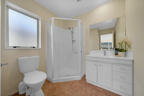 Photo of property in 1/15 Tolben Place, Golflands, Auckland, 2013