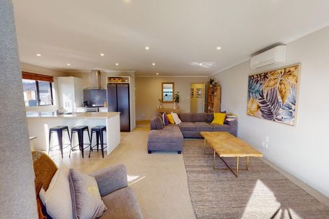 Photo of property in 34 Cyprus Place, Fitzherbert, Palmerston North, 4410