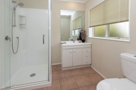 Photo of property in 27 Bard Place, Golflands, Auckland, 2013