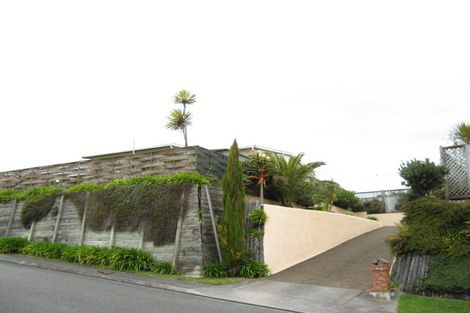 Photo of property in 2 Chatswood Grove, Fitzroy, New Plymouth, 4312