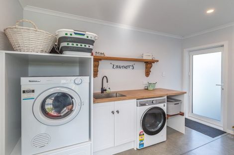 Photo of property in 14 Mowhia Grove, Waitarere, Levin, 5510