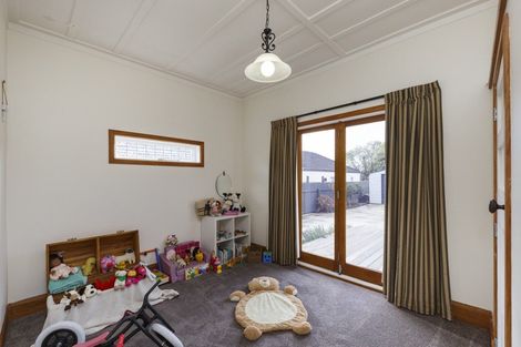 Photo of property in 137 Cook Street, West End, Palmerston North, 4410
