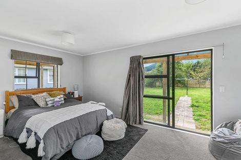 Photo of property in 308 Main Road, Tawa, Wellington, 5028