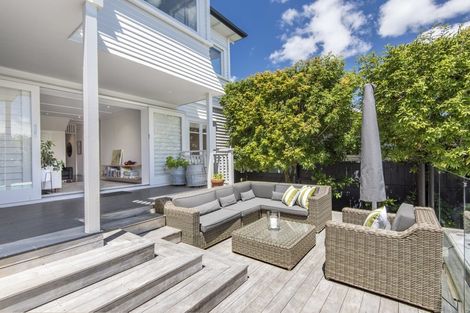 Photo of property in 111 Vauxhall Road, Narrow Neck, Auckland, 0624