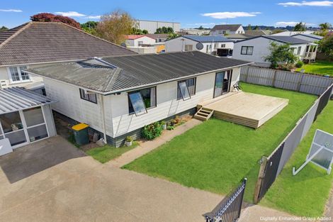 Photo of property in 2/31 Solveig Place, Randwick Park, Auckland, 2105