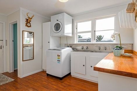 Photo of property in 10 Matipo Street, Tokomaru, Palmerston North, 4474