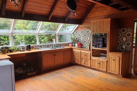 Photo of property in 543 Scenic Drive, Waiatarua, Auckland, 0612