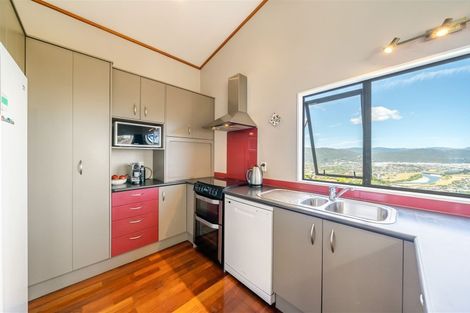 Photo of property in 13 Eastview Grove, Normandale, Lower Hutt, 5010