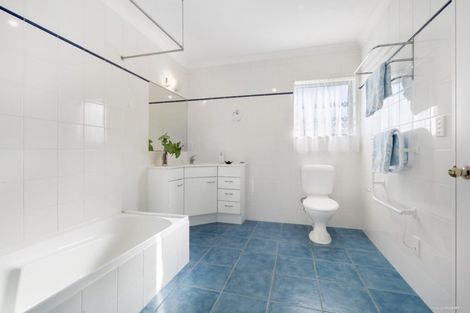 Photo of property in 3a Waiohua Road, Greenlane, Auckland, 1061