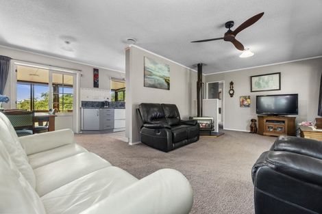 Photo of property in 1 Paratu Road, Richmond Downs, 3475